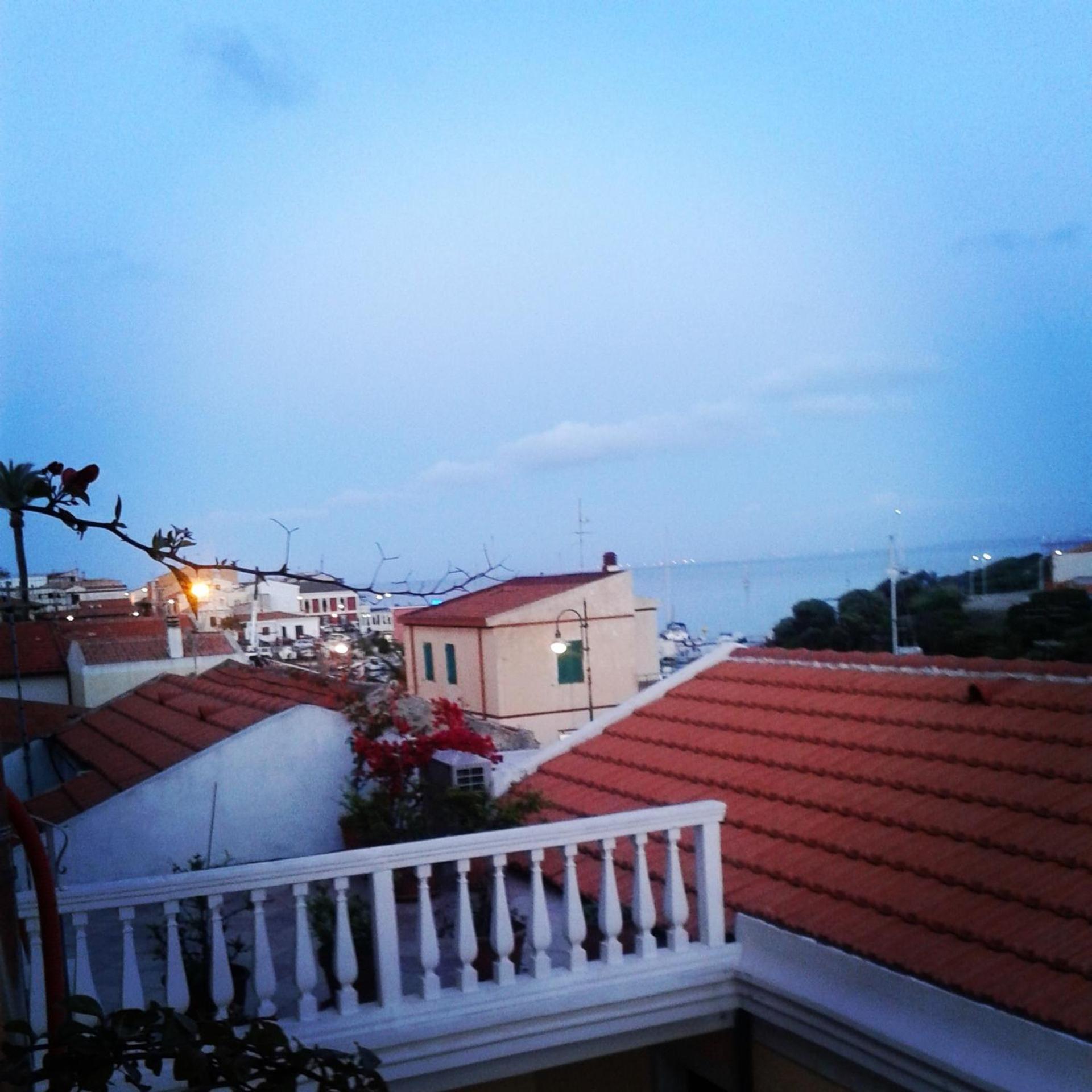 B&B Guest House Il Porto Vecchio Стинтино Экстерьер фото
