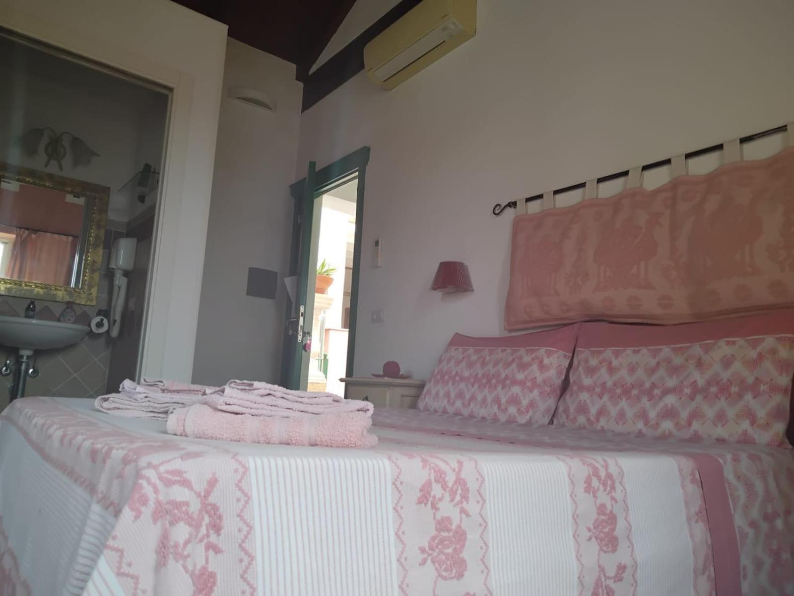 B&B Guest House Il Porto Vecchio Стинтино Экстерьер фото