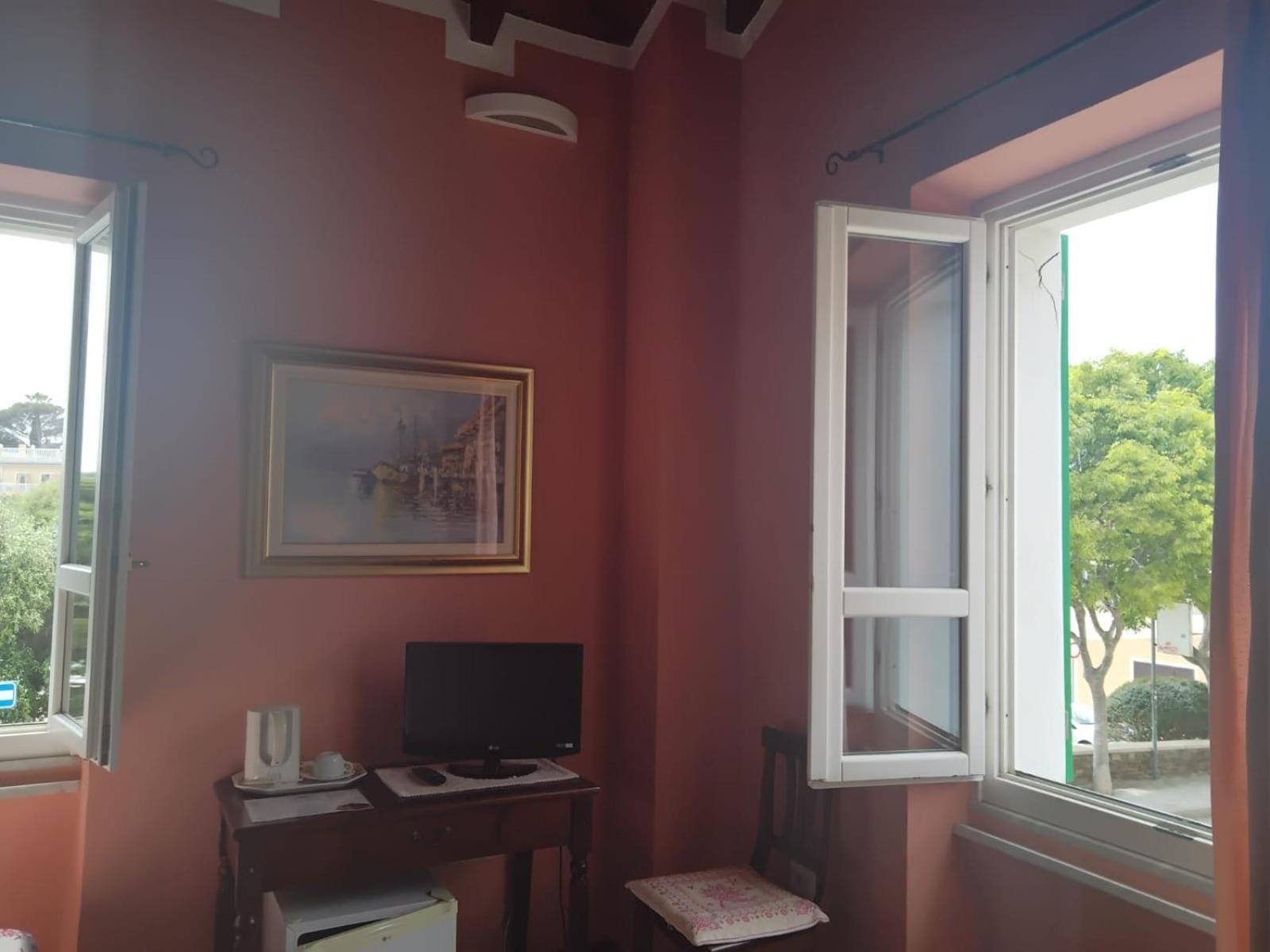 B&B Guest House Il Porto Vecchio Стинтино Экстерьер фото