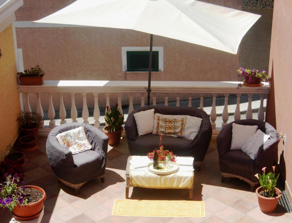 B&B Guest House Il Porto Vecchio Стинтино Экстерьер фото