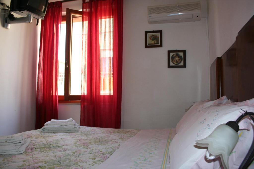 B&B Guest House Il Porto Vecchio Стинтино Номер фото