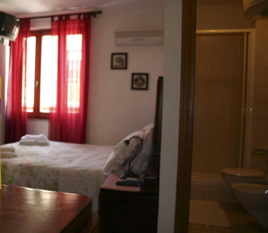 B&B Guest House Il Porto Vecchio Стинтино Номер фото